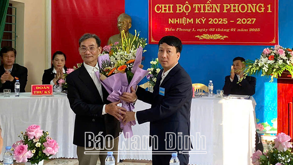 Điều chỉnh, bổ sung một số nội dung Chỉ thị số 35-CT/TW của Bộ Chính trị về đại hội đảng bộ các cấp