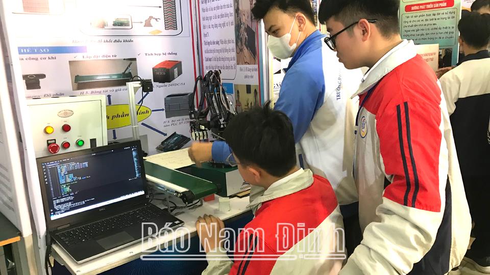 Qua Ngày hội STEM và Cuộc thi Khoa học kỹ thuật cấp tỉnh năm học 2024-2025: Khơi dậy đam mê và tư duy sáng tạo của học sinh