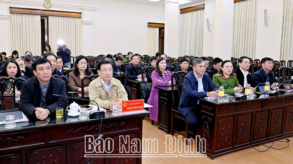 Thủ tướng Chính phủ Phạm Minh Chính chủ trì Phiên họp triển khai phương hướng, nhiệm vụ trọng tâm về chuyển đổi số quốc gia năm 2025