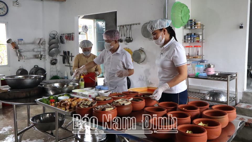 Khuyến khích nông dânứng dụng khoa học kỹ thuật vào sản xuất