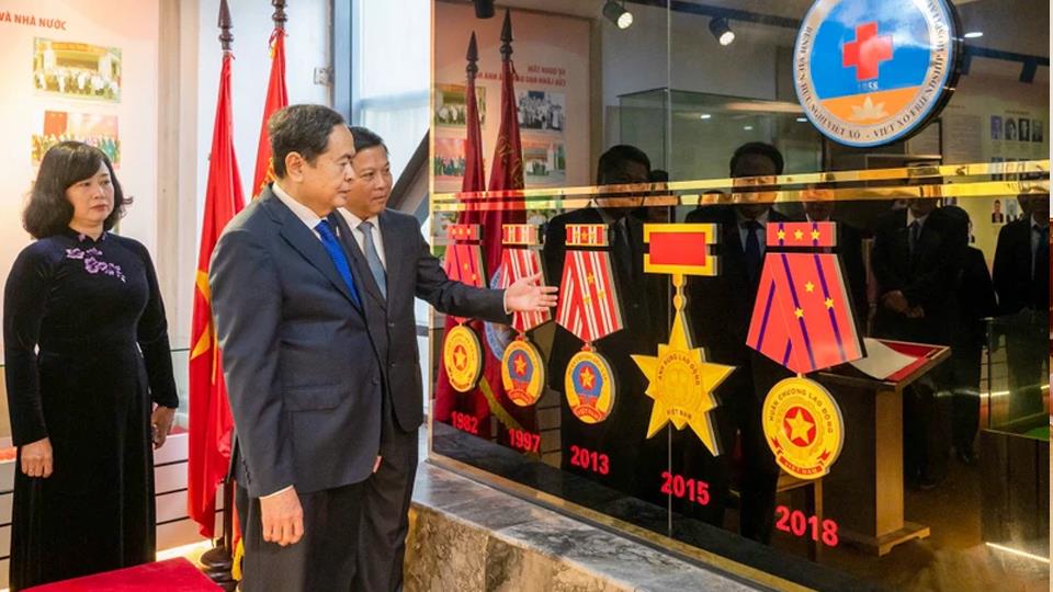 Góp phần xứng đáng vào sự nghiệp chăm sóc, bảo vệ và nâng cao sức khỏe nhân dân