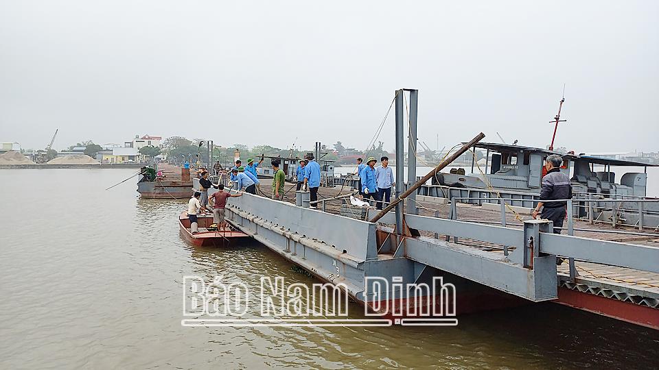 Khắc phục xong sự cố đâm va tại cầu phao Ninh Cường