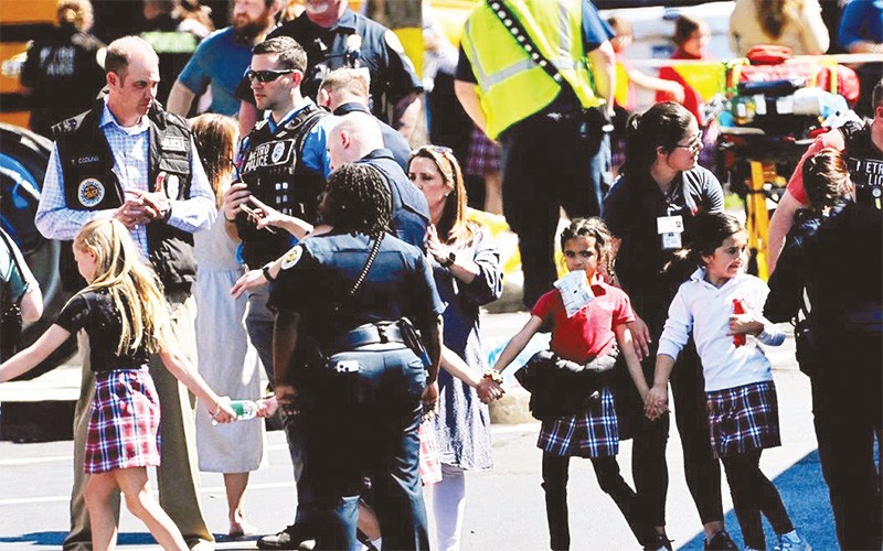 Tổng thống Mỹ kêu gọi thông qua lệnh cấm vũ khí sát thương