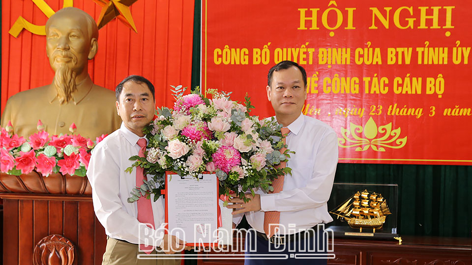 Huyện ủy Ý Yên công bố Quyết định của Ban Thường vụ Tỉnh ủy về công tác cán bộ