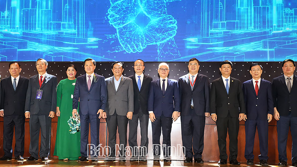 UBND tỉnh ký kết biên bản ghi nhớ với VSIP về nghiên cứu và đề xuất dự án đầu tư các khu công nghiệp, đô thị, dịch vụ trên địa bàn tỉnh