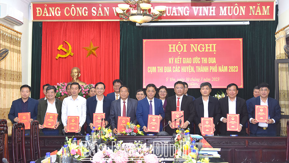 Cụm thi đua các huyện, thành phố ký kết giao ước thi đua năm 2023