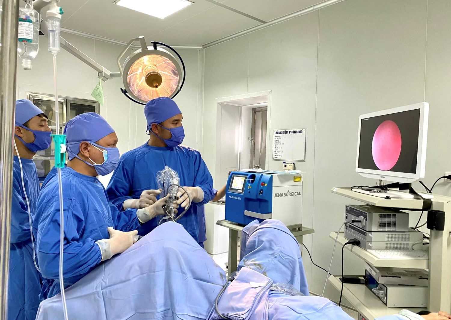 Triển khai thi hành Luật Khám bệnh, chữa bệnh