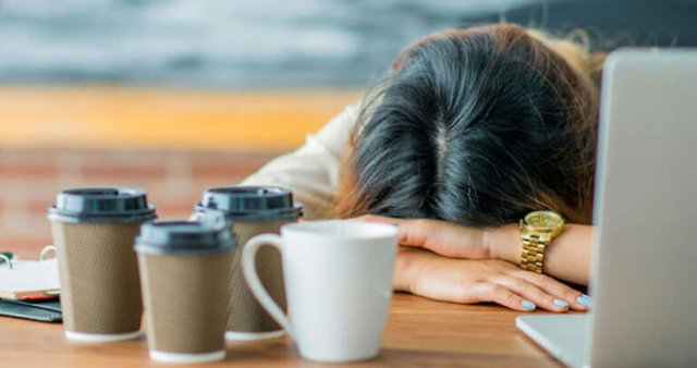 8 dấu hiệu bạn đang nghiện caffeine và khi nào nên đến gặp bác sĩ?