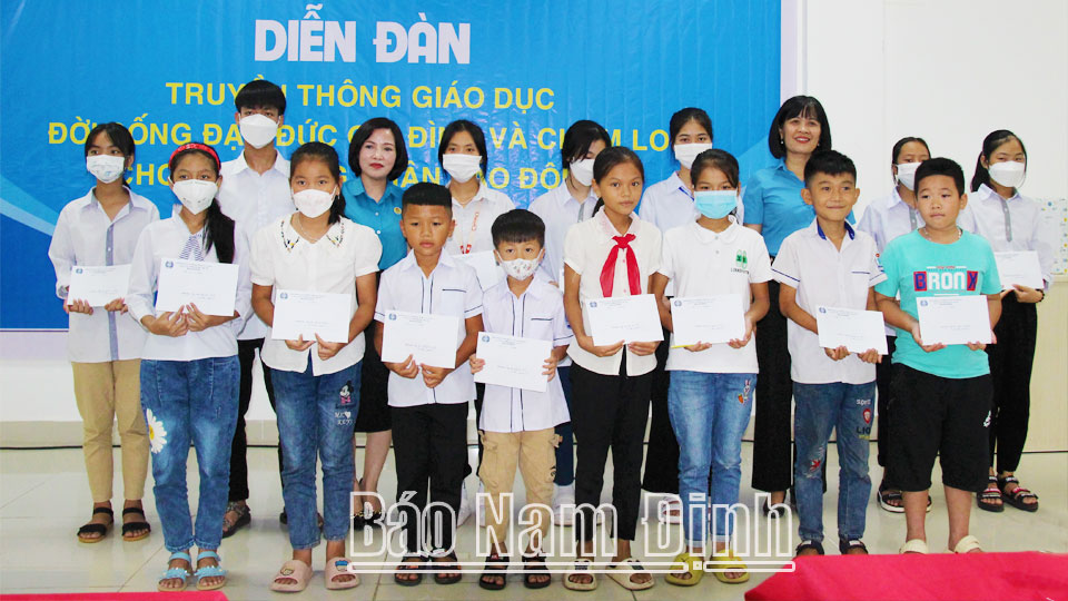 Chung tay chăm lo cho con công nhân lao động có hoàn cảnh khó khăn