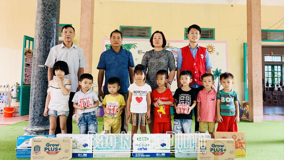 “Cầu nối” trong hoạt động nhân đạo từ thiện