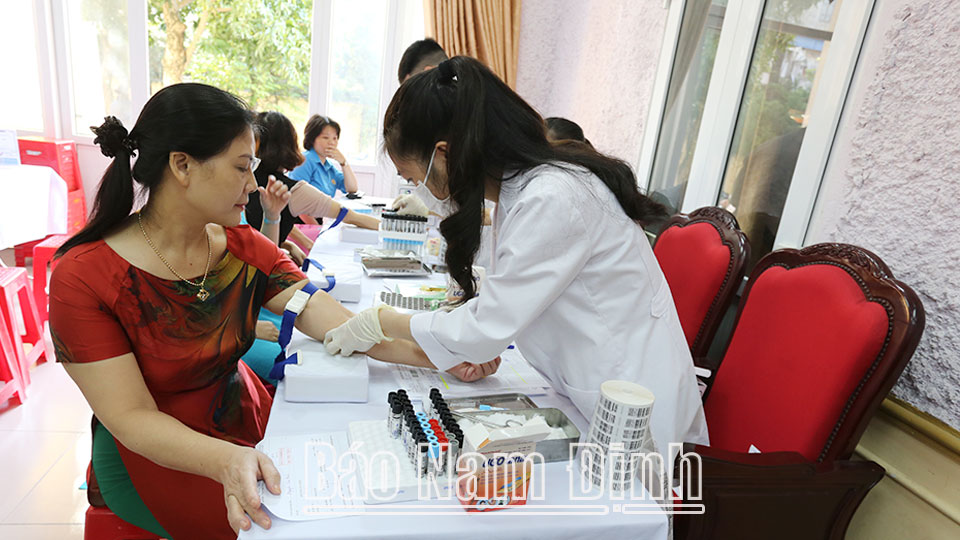 Chăm lo, bảo vệ sức khỏe người lao động qua mô hình "Sức khỏe của bạn"