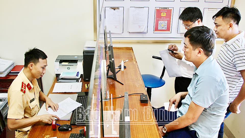 Tập trung cắt giảm tối đa thủ tục hành chính rườm rà