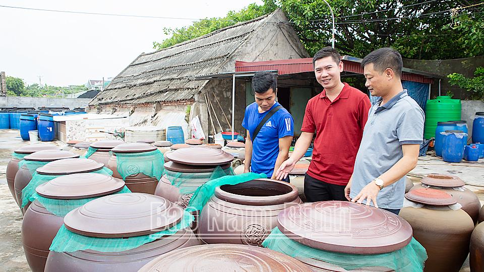 Gìn giữ và phát triển nghề làm nước mắm truyền thống