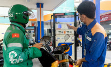 Giá xăng vượt 24.000 đồng một lít