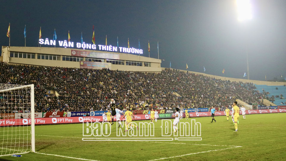 CLB Thép Xanh Nam Định "đánh rơi" chiến thắng trước CLB Đông Á Thanh Hoá ở phút bù giờ