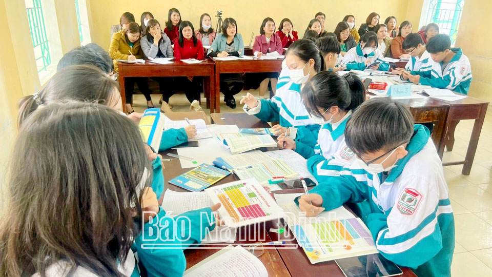 Đổi mới sinh hoạt chuyên mônở Trường THPT Lê Quý Đôn