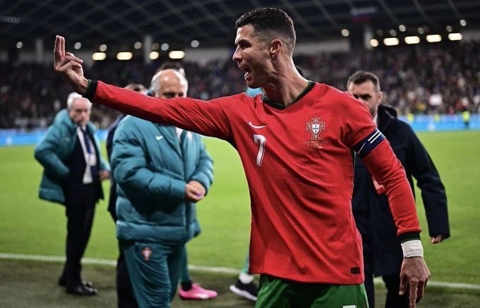 Ronaldo nổi nóng