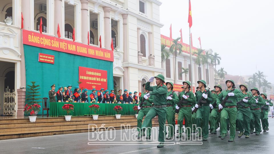 Lực lượng vũ trang thành phố Nam Định ra quân huấn luyện năm 2025