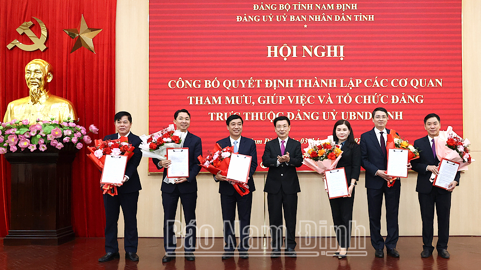 Đảng ủy UBND tỉnh công bố quyết định thành lập các cơ quan tham mưu, giúp việc và tổ chức đảng trực thuộc