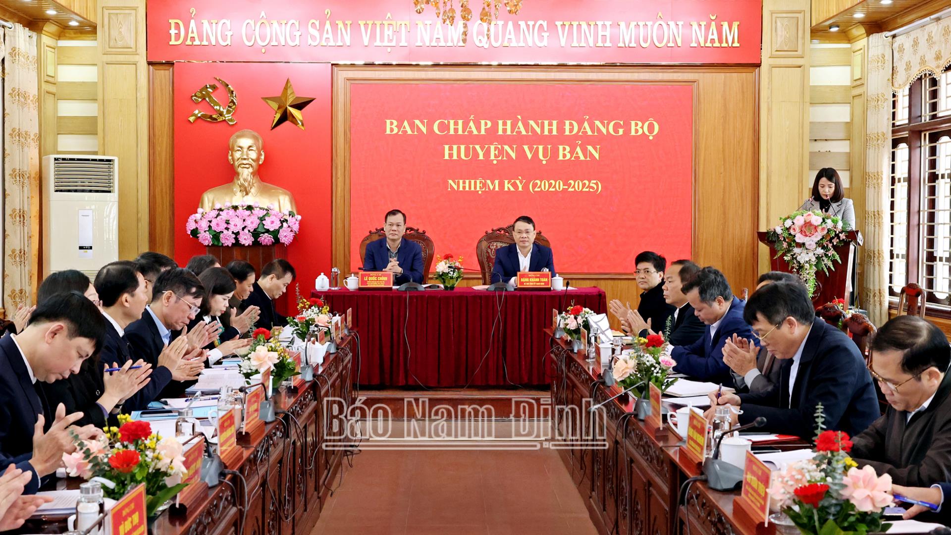 Đoàn công tác của đồng chí Bí thư Tỉnh ủy làm việc với Ban Thường vụ Huyện uỷ Vụ Bản