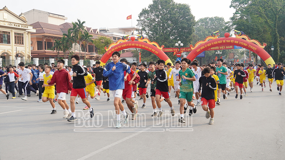 Hơn 2.500 người tham gia Ngày chạy Olympic vì sức khoẻ toàn dân tỉnh Nam Định năm 2025