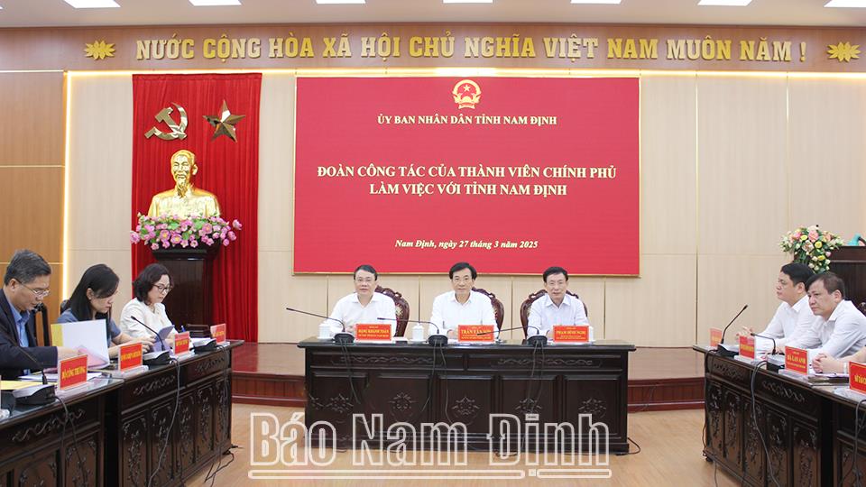 Đoàn công tác của thành viên Chính phủ về làm việc tại Nam Định