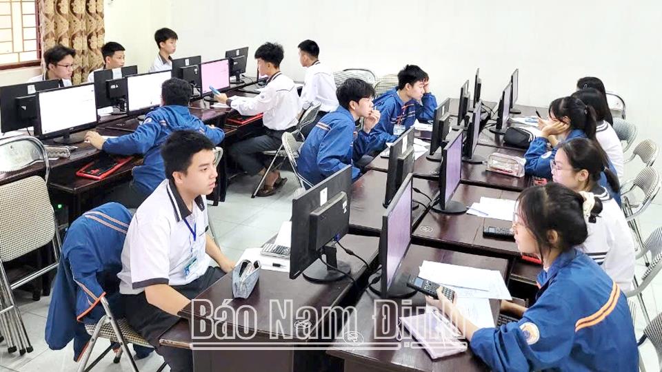 Chuyển đổi số hướng tớixây dựng trường học thông minh