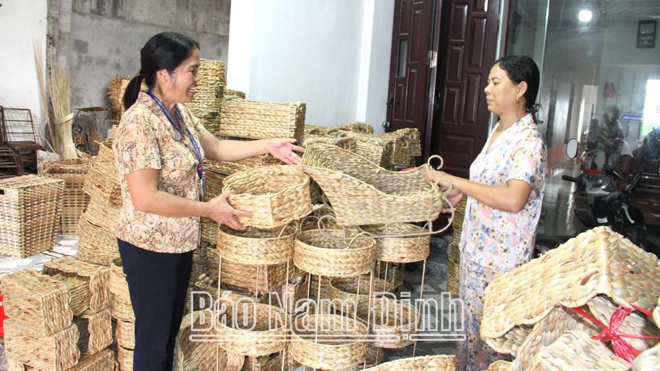 Phát triển thương mại điện tử trong các làng nghề truyền thống