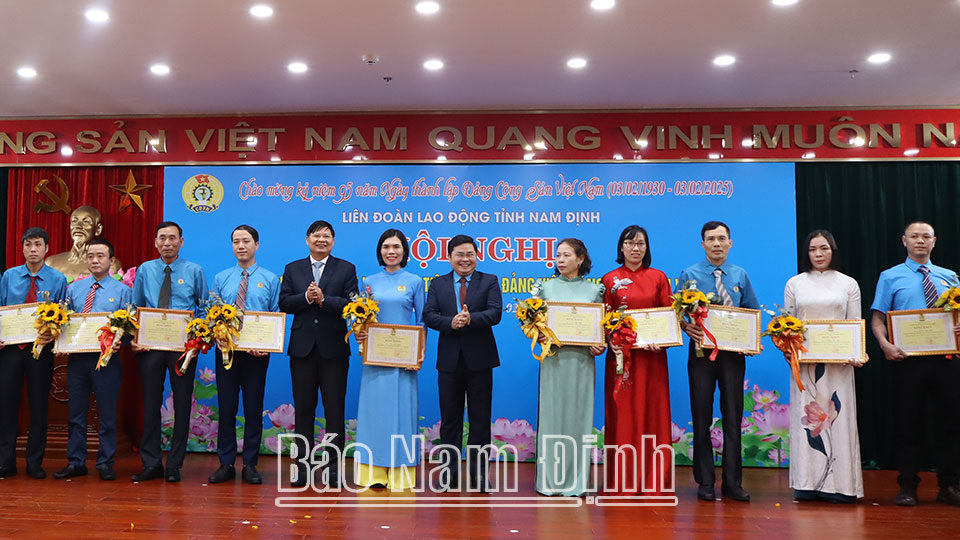 Học tập và làm theo tư tưởng, đạo đức, phong cách Hồ Chí Minh: Công nhân lao độngthi đua học và làm theo Bác