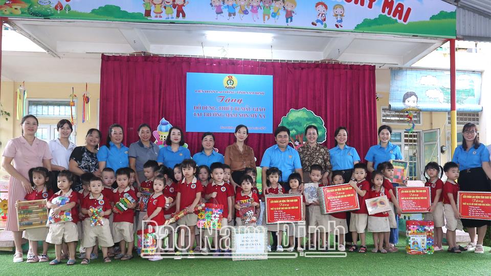 Đa dạng các hoạt động quan tâm chăm lo cho con của người lao động