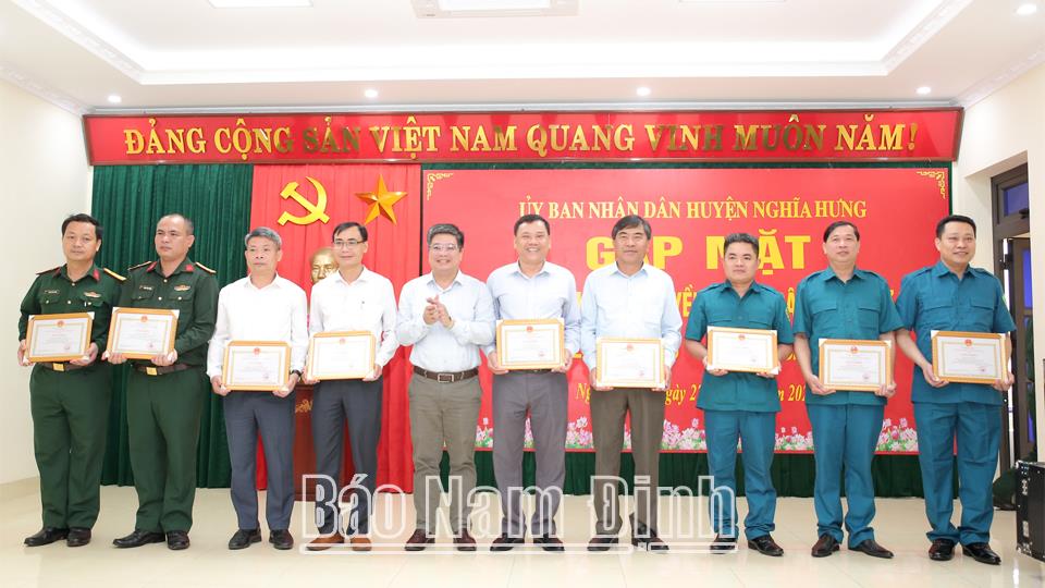 Huyện Nghĩa Hưng gặp mặt kỷ niệm 90 năm Ngày truyền thống Dân quân tự vệ