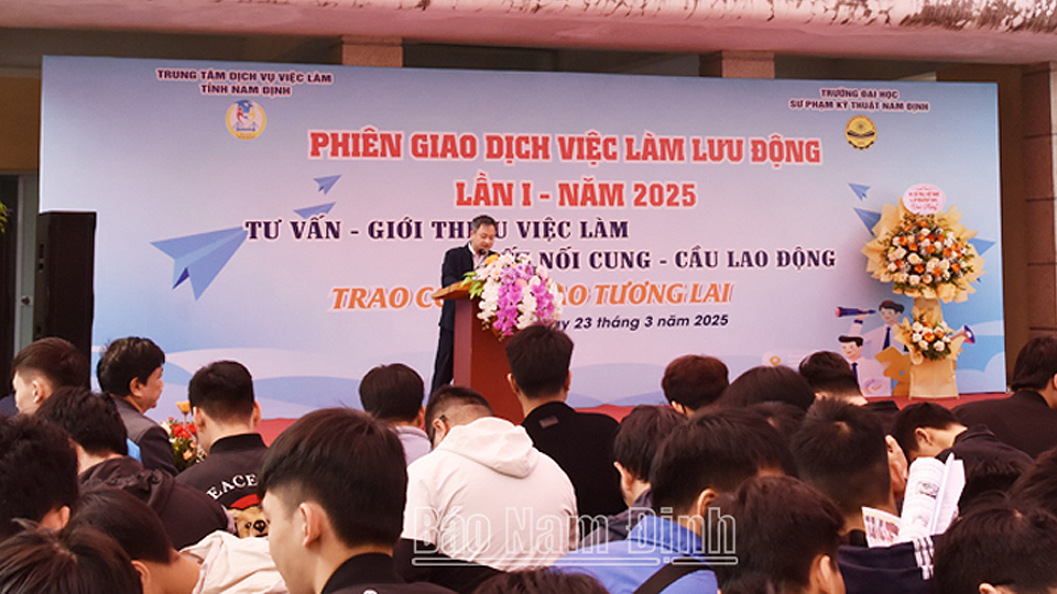 Tổ chức phiên giao dịch việc làm lưu động tại Trường Đại học Sư phạm Kỹ thuật Nam Định