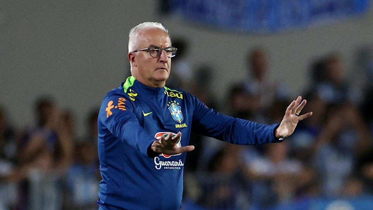HLV trưởng ĐT Brazil rời ghế sau trận thua đậm Argentina