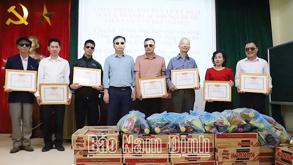 Hội Người mù Nam Trực quan tâm chăm lo đời sống hội viên