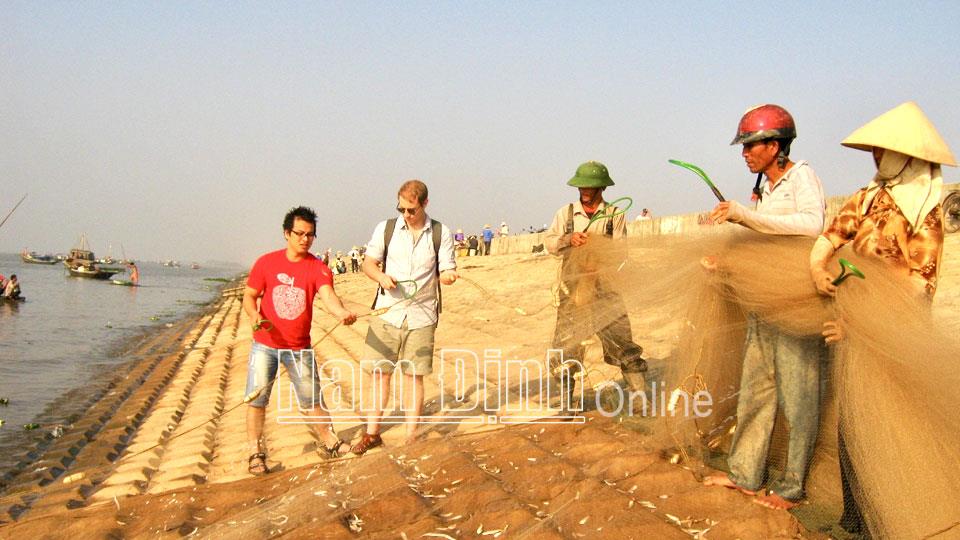 Tập huấn kiến thức cho hướng dẫn viên du lịch nội địa và quốc tế