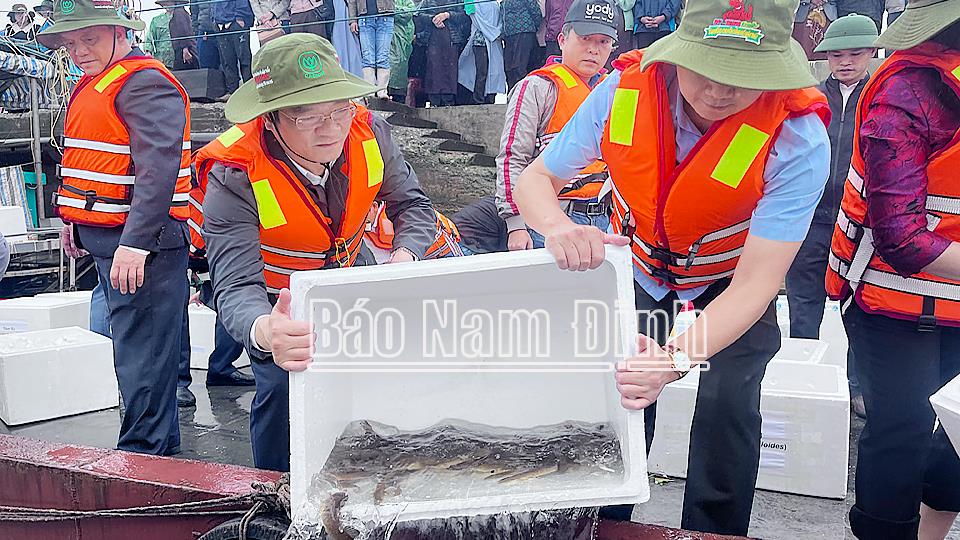 Phát động phong trào toàn dân tham gia bảo vệ và phát triển nguồn lợi thủy sản