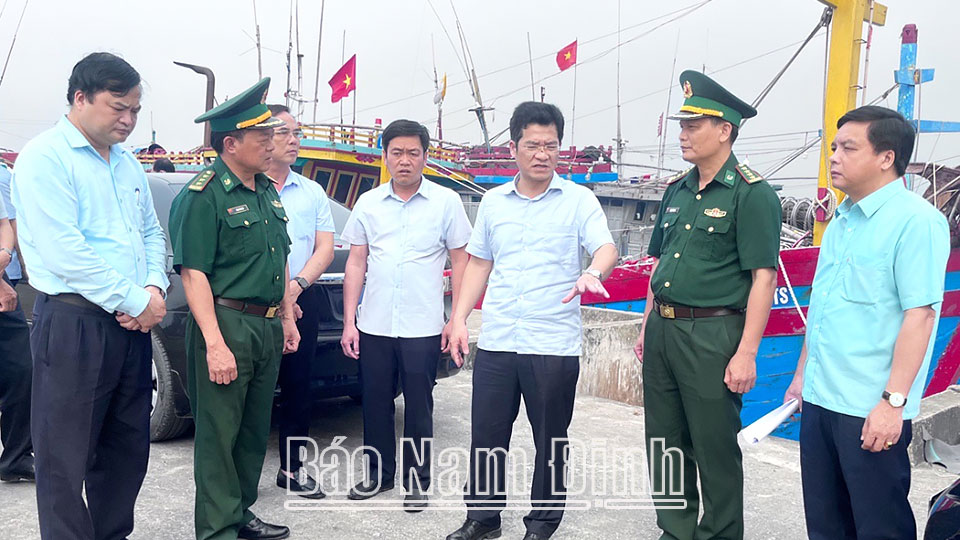 Đồng chí Phó Chủ tịch Thường trực UBND tỉnh kiểm tra công tác chống khai thác IUU tại các địa phương