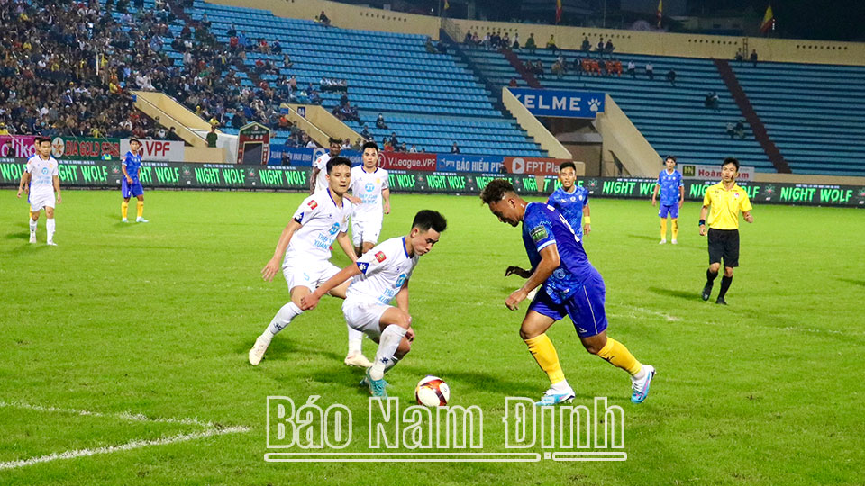 CLB Thép Xanh Nam Định giữ vững thành tích bất bại sau trận hoà trước CLB Khánh Hoà