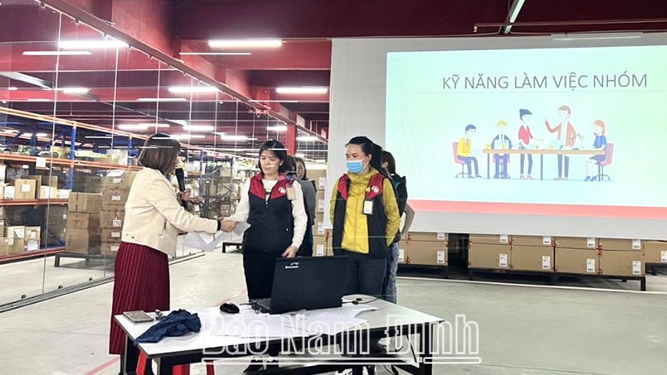 Đẩy mạnh các hoạt động học tập suốt đời trong công nhân lao động