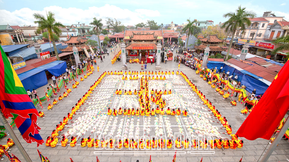 Độc đáo nghệ thuật kéo chữ trong các lễ hội