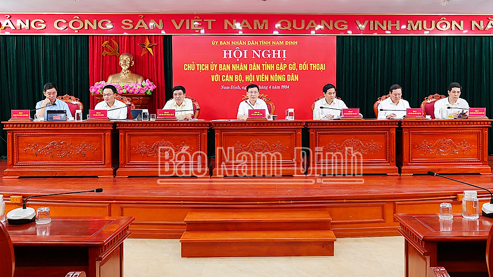 Đồng chí Chủ tịch UBND tỉnh gặp gỡ, đối thoại với nông dân