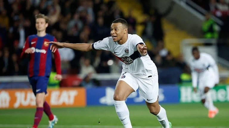 Tình thế của Mbappe không đổi với PSG
