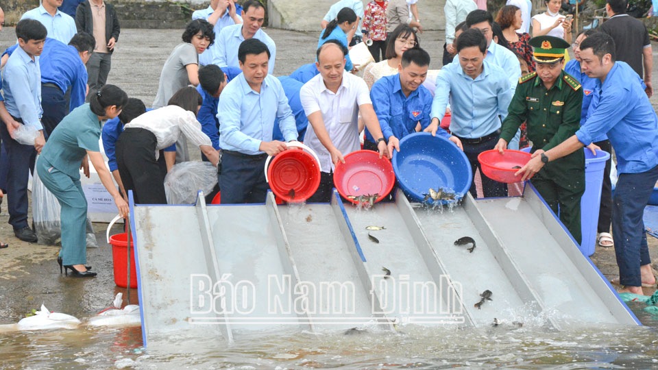 Nỗ lực bảo vệ và phát triển bền vữngnguồn lợi thủy sản
