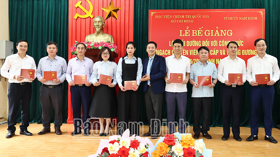 Bế giảng Lớp bồi dưỡng ngạch chuyên viên cao cấp và tương đương khoá 26 năm 2024