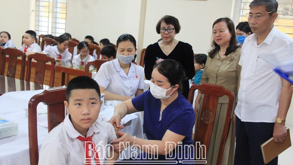 Hoàn thành mục tiêu chiến dịch tiêm vắc-xin sởi