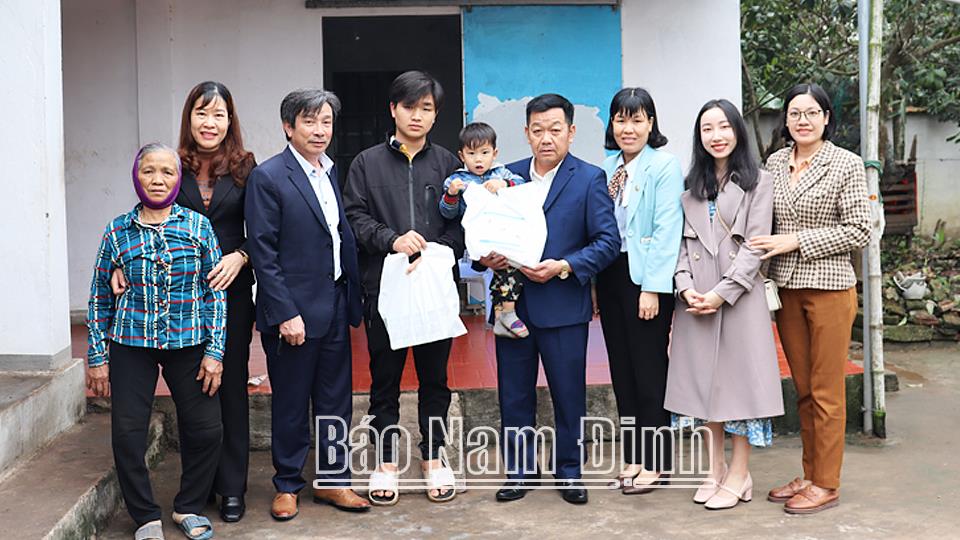 Những “Mẹ đỡ đầu” tận tâm, trách nhiệm