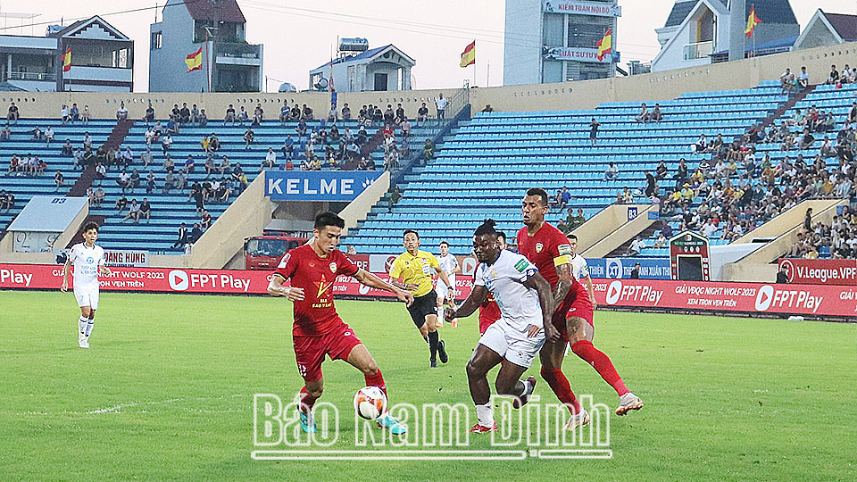 Thi đấu dưới sức, CLB Thép Xanh Nam Định chia điểm với CLB Hồng Lĩnh Hà Tĩnh