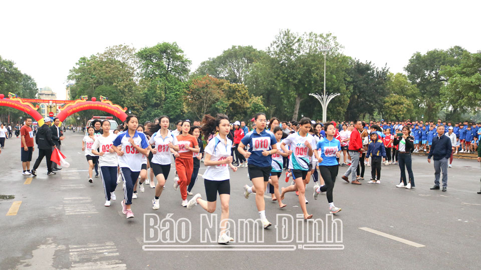 Sôi nổi phong trào chạy việt dã