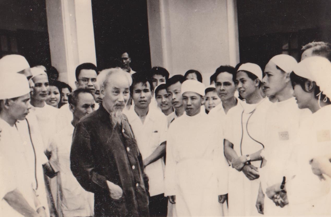 Nét đặc sắc trong tư tưởng Hồ Chí Minh về thi đua yêu nước