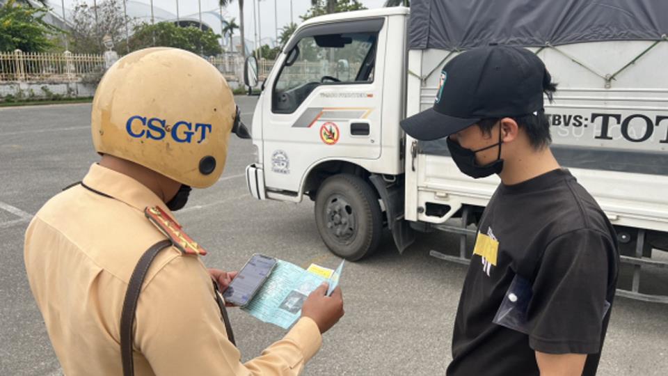 Thu hồi phù hiệu 127 xe kinh doanh vận tải vi phạm quy định về tốc độ